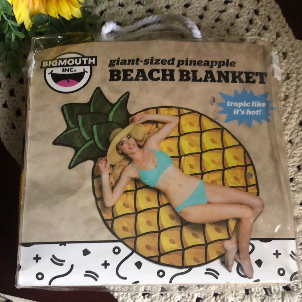 BigMouth Giant-Sized Pineapple Beach Blanket - Yellow & Green
